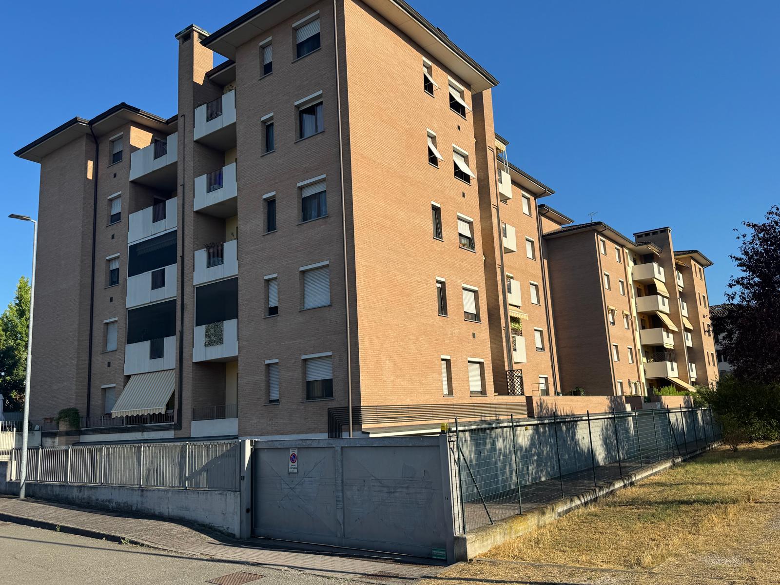 QUADRILOCALE CON AMPI TERRAZZI E DOPPI SERVIZI QUADRILOCALE CON AMPI TERRAZZI E DOPPI SERVIZI