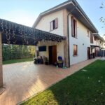 VILLA CON PISCINA VILLA CON PISCINA