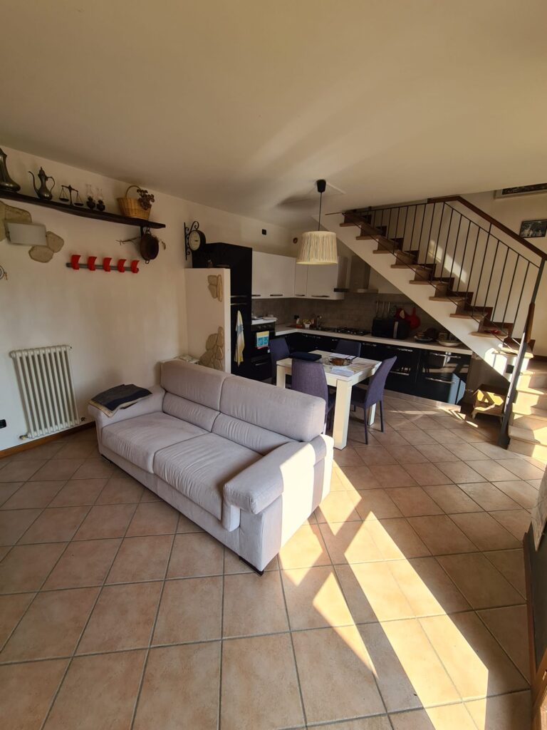 Quadrilocale su due livelli con garage lesignano bagni Quadrilocale su due livelli con garage lesignano bagni