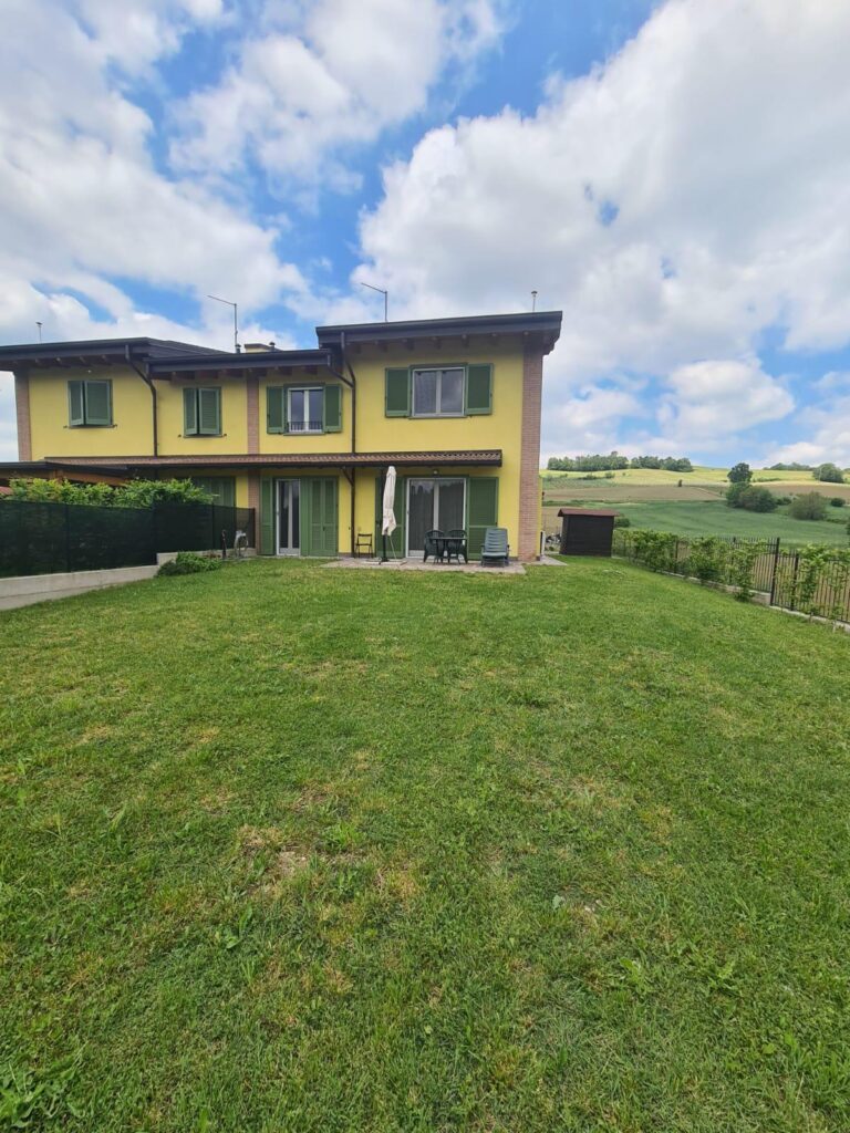 Splendida Villa Bifamiliare Cascinapiano Classe A/4 Splendida Villa Bifamiliare Cascinapiano Classe A/4